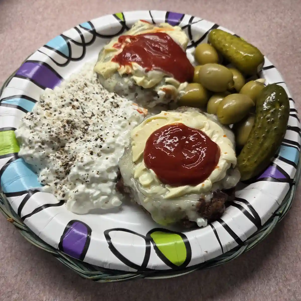 Plate of low-carb food